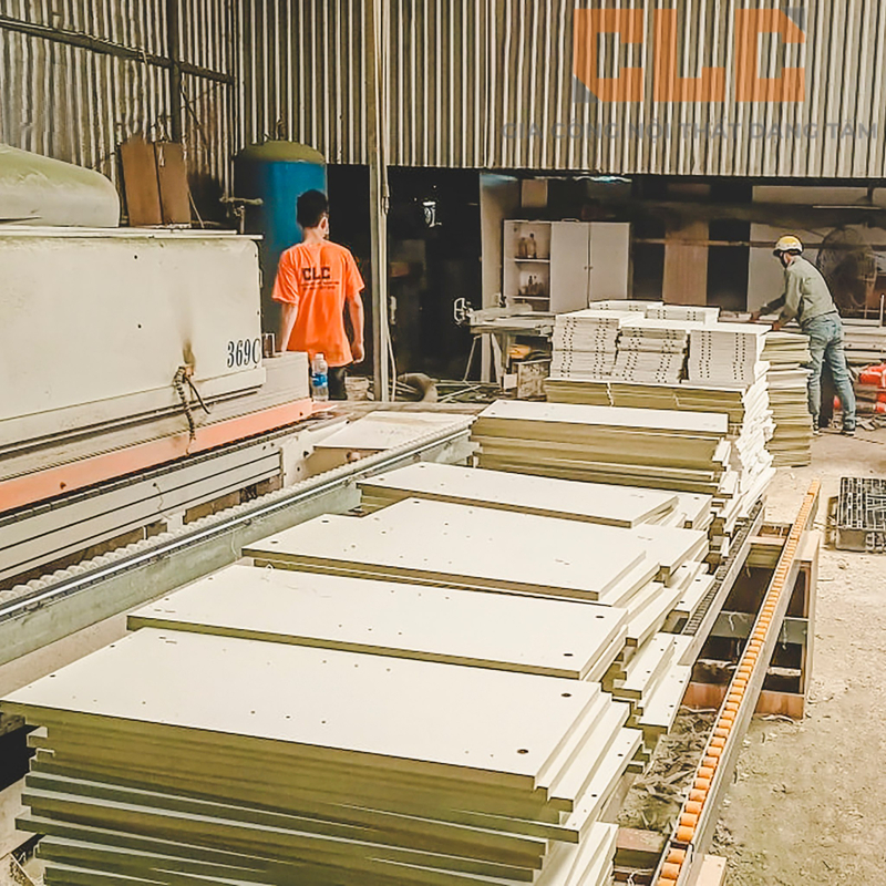 Sản Xuất Kệ Sách Dạng Tấm Chất Lượng Cao Tại CLC