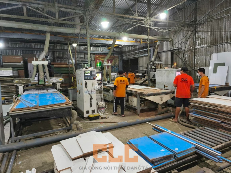 Tối ưu hóa quy trình sản xuất nội thất tấm nhờ máy chế biến gỗ CNC 