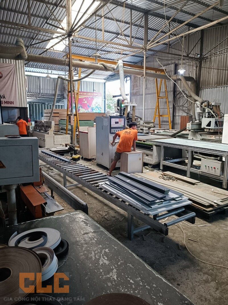 Tối ưu hóa quy trình sản xuất nội thất tấm nhờ máy chế biến gỗ CNC 